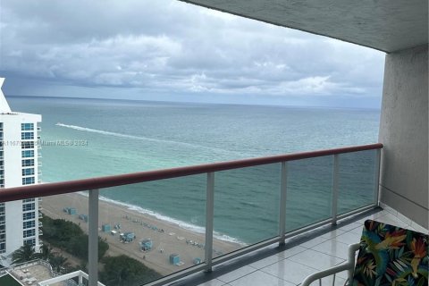 Copropriété à vendre à Miami Beach, Floride: 2 chambres, 105.91 m2 № 1389536 - photo 2