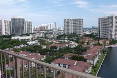 Condo in Aventura, Florida, 1 bedroom  № 1315779 - photo 1