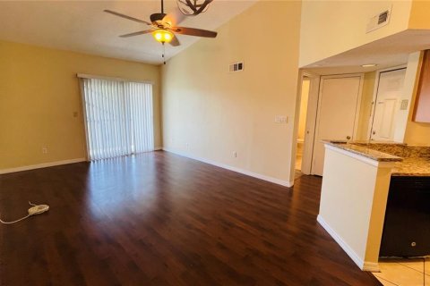 Condominio en venta en Orlando, Florida, 2 dormitorios, 80.27 m2 № 944145 - foto 3