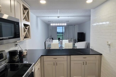 Condominio en venta en Pembroke Pines, Florida, 1 dormitorio, 74.32 m2 № 911849 - foto 7