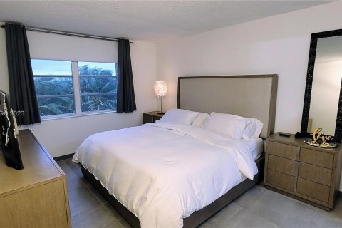Condominio en venta en Pembroke Pines, Florida, 1 dormitorio, 74.32 m2 № 911849 - foto 13