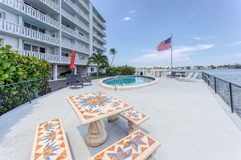 Copropriété à vendre à Lantana, Floride: 2 chambres, 88.26 m2 № 913775 - photo 11