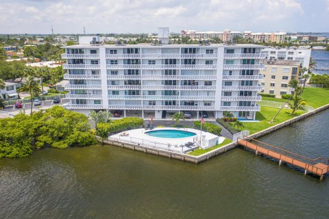 Copropriété à vendre à Lantana, Floride: 2 chambres, 88.26 m2 № 913775 - photo 2