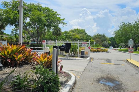 Condo in Deerfield Beach, Florida, 2 bedrooms  № 1400172 - photo 11