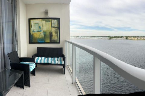 Condominio en venta en Miami, Florida, 1 dormitorio, 79.99 m2 № 1187174 - foto 4