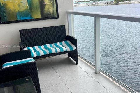 Condo in Miami, Florida, 1 bedroom  № 1187174 - photo 2