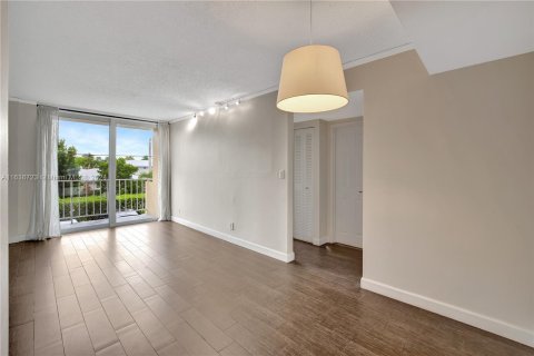 Condominio en venta en Fort Lauderdale, Florida, 2 dormitorios, 77.11 m2 № 1324617 - foto 8