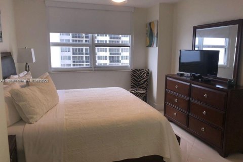 Condo in Hallandale Beach, Florida, 2 bedrooms  № 272438 - photo 5