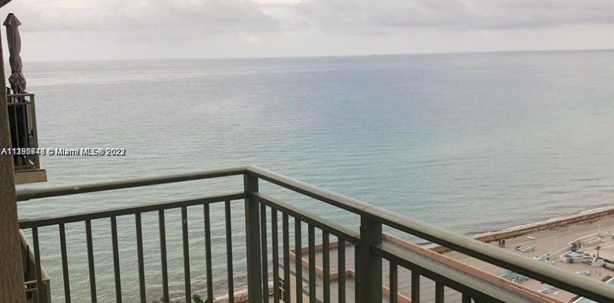 Condo à Hallandale Beach, Floride, 2 chambres  № 272438