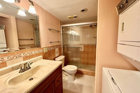 Condo in Sunrise, Florida, 2 bedrooms  № 1225621 - photo 9