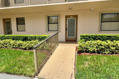 Condo in Sunrise, Florida, 2 bedrooms  № 1225621 - photo 1