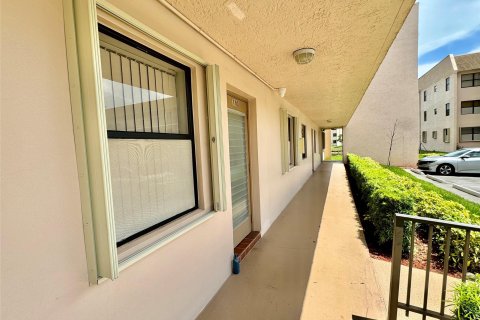 Condo in Sunrise, Florida, 2 bedrooms  № 1225621 - photo 18