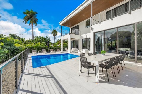 House in Miami Shores, Florida 6 bedrooms, 381.74 sq.m. № 1117639 - photo 21
