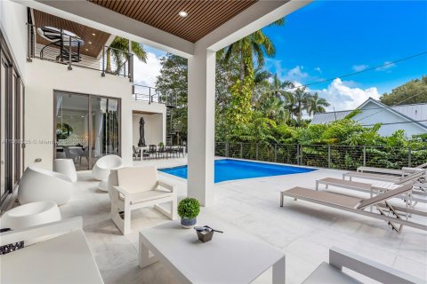 House in Miami Shores, Florida 6 bedrooms, 381.74 sq.m. № 1117639 - photo 2