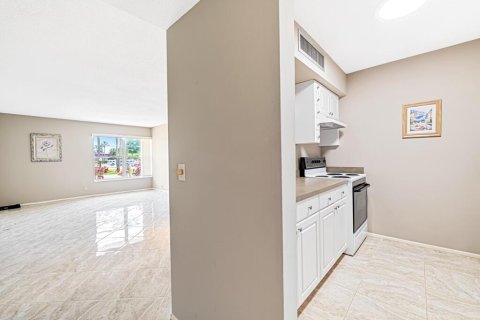 Condominio en venta en Royal Palm Beach, Florida, 1 dormitorio, 61.32 m2 № 1119935 - foto 18