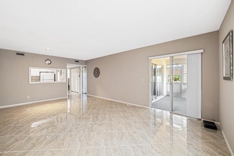 Condominio en venta en Royal Palm Beach, Florida, 1 dormitorio, 61.32 m2 № 1119935 - foto 24