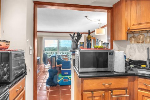 Condo in Oakland Park, Florida, 1 bedroom  № 1375605 - photo 14