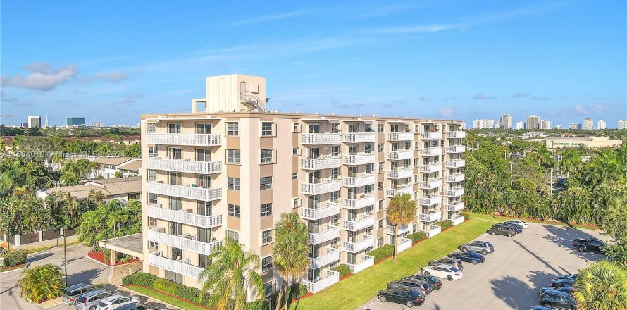 Condo in Oakland Park, Florida, 1 bedroom  № 1375605