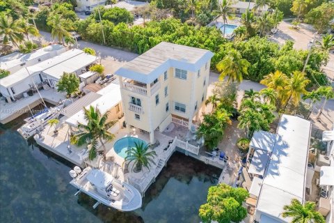 Villa ou maison à vendre à Marathon, Floride: 4 chambres, 215.16 m2 № 1011294 - photo 1