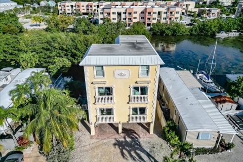 Villa ou maison à vendre à Marathon, Floride: 4 chambres, 215.16 m2 № 1011294 - photo 4