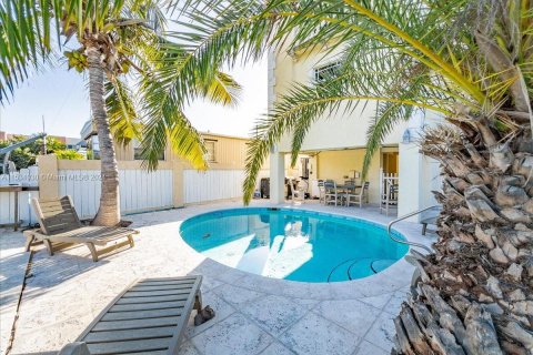 Villa ou maison à vendre à Marathon, Floride: 4 chambres, 215.16 m2 № 1011294 - photo 11