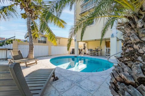 Villa ou maison à vendre à Marathon, Floride: 4 chambres, 215.16 m2 № 1011294 - photo 8