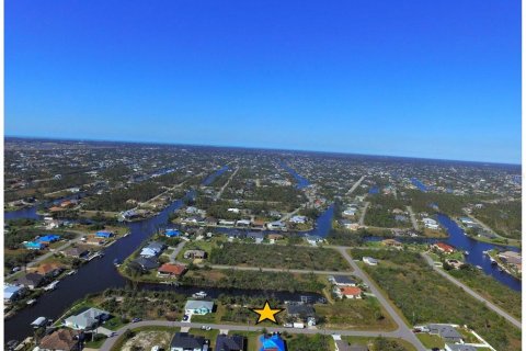 Terreno en venta en Port Charlotte, Florida № 947067 - foto 1