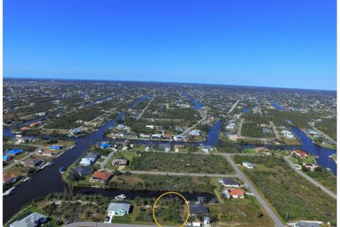 Terreno en venta en Port Charlotte, Florida № 947067 - foto 2