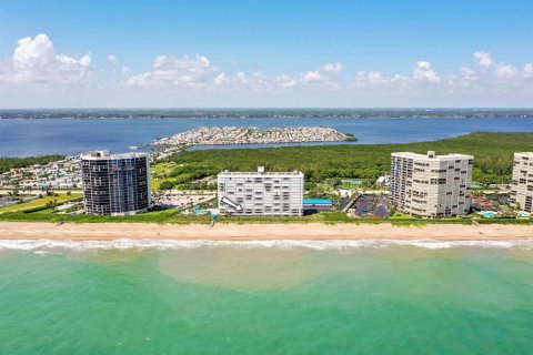 Copropriété à louer à Jensen Beach, Floride: 2 chambres, 120.68 m2 № 690139 - photo 1