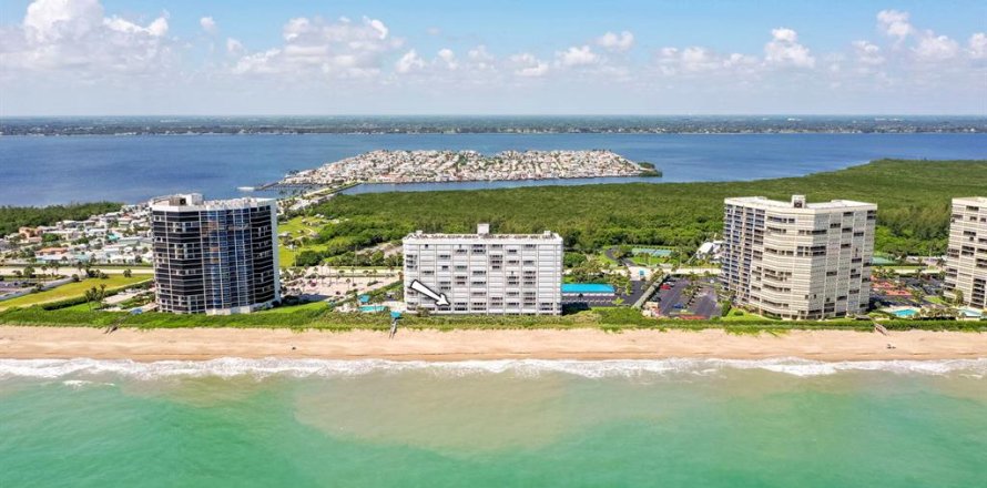 Condominio en Jensen Beach, Florida, 2 dormitorios  № 690139