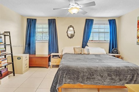 Condo in Fort Lauderdale, Florida, 2 bedrooms  № 1400150 - photo 9