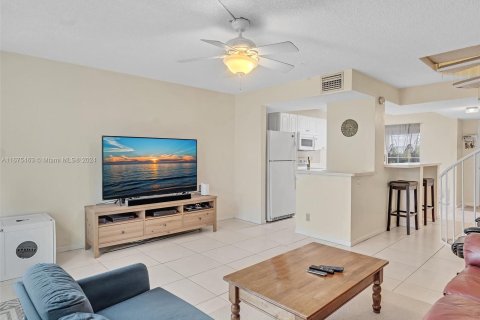 Condo in Fort Lauderdale, Florida, 2 bedrooms  № 1400150 - photo 5