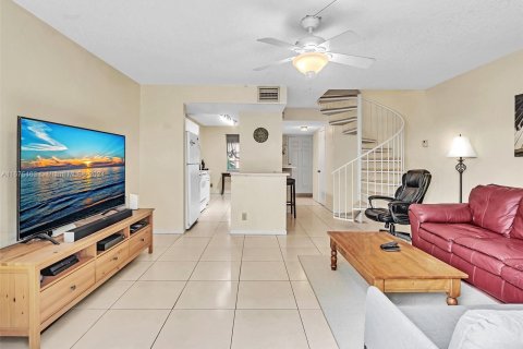 Condo in Fort Lauderdale, Florida, 2 bedrooms  № 1400150 - photo 7