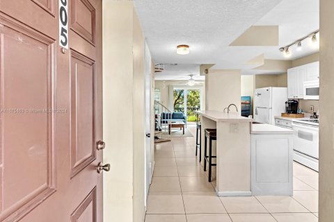 Condo in Fort Lauderdale, Florida, 2 bedrooms  № 1400150 - photo 1