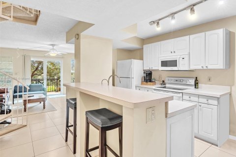 Condo in Fort Lauderdale, Florida, 2 bedrooms  № 1400150 - photo 2