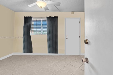 Condo in Fort Lauderdale, Florida, 2 bedrooms  № 1400150 - photo 13