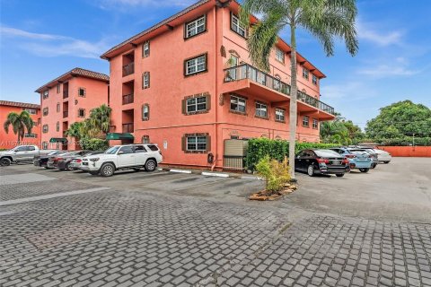 Condo in Fort Lauderdale, Florida, 2 bedrooms  № 1400150 - photo 18