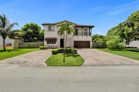 Villa ou maison à vendre à Miami, Floride: 5 chambres, 242.66 m2 № 1315833 - photo 2