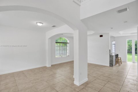 Villa ou maison à vendre à Miami, Floride: 5 chambres, 242.66 m2 № 1315833 - photo 9