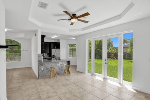 Villa ou maison à vendre à Miami, Floride: 5 chambres, 242.66 m2 № 1315833 - photo 12