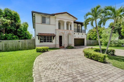 Villa ou maison à vendre à Miami, Floride: 5 chambres, 242.66 m2 № 1315833 - photo 4