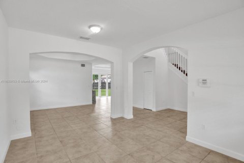 Villa ou maison à vendre à Miami, Floride: 5 chambres, 242.66 m2 № 1315833 - photo 6