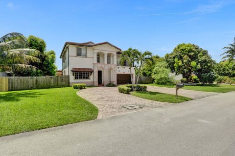 Villa ou maison à vendre à Miami, Floride: 5 chambres, 242.66 m2 № 1315833 - photo 11