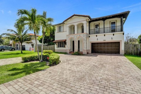 House in Miami, Florida 5 bedrooms, 242.66 sq.m. № 1315833 - photo 3