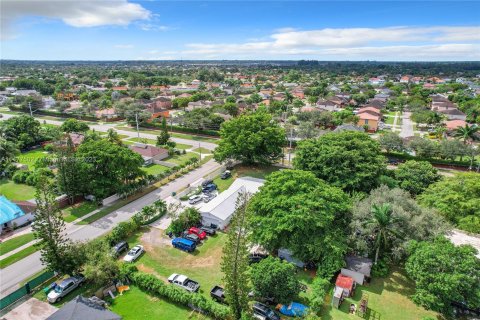 Casa en venta en Miami, Florida, 4 dormitorios, 190.26 m2 № 808856 - foto 30