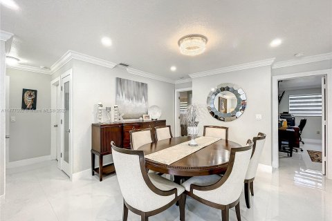 Casa en venta en Miami, Florida, 4 dormitorios, 190.26 m2 № 808856 - foto 19