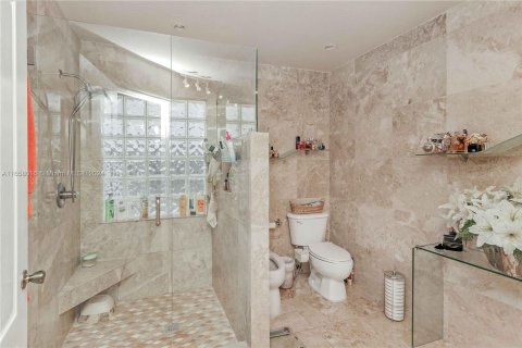 Casa en venta en Miami, Florida, 4 dormitorios, 203.18 m2 № 1378609 - foto 12