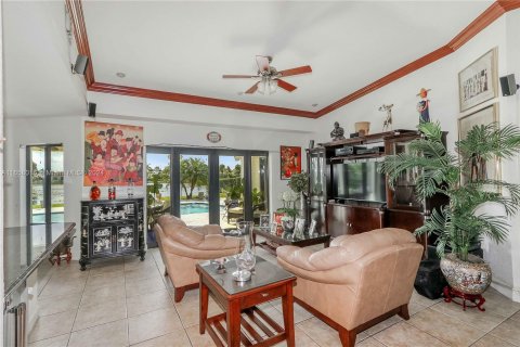 Villa ou maison à vendre à Miami, Floride: 4 chambres, 203.18 m2 № 1378609 - photo 7