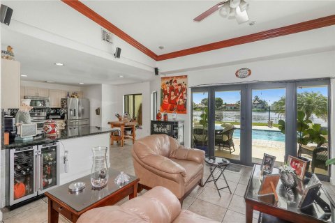 Villa ou maison à vendre à Miami, Floride: 4 chambres, 203.18 m2 № 1378609 - photo 8