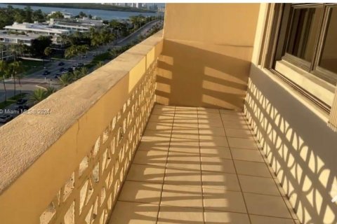 Condominio en venta en Bal Harbour, Florida, 2 dormitorios, 93.65 m2 № 1378656 - foto 20